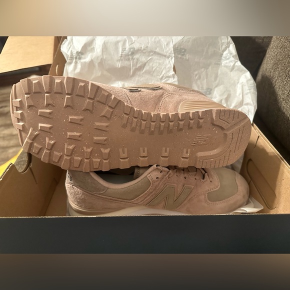 New Balance Women's Beige Sneakers - Picture 2 of 3